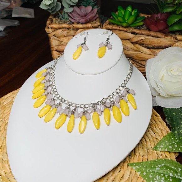 Bead Binge, Yellow and Gray Beaded Necklace and Earrings Set - Picture 3 of 16